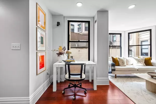 Boston, MA 02215,390 Commonwealth Avenue #305