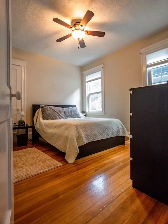 Boston, MA 02131,21 Bradwood Street #1