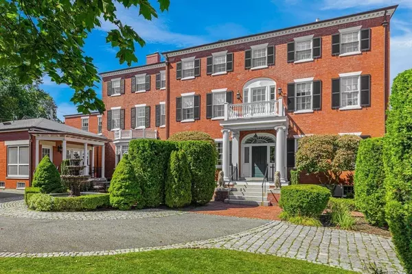 26 Winter St, Salem, MA 01970