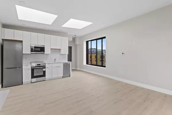 Worcester, MA 01604,153 Green St #305