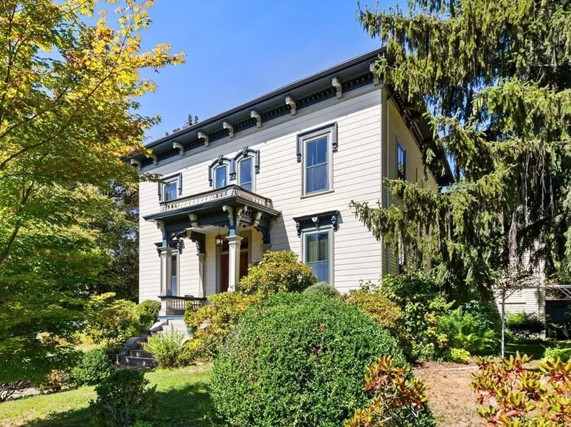 41 Dearborn St, Salem, MA 01970