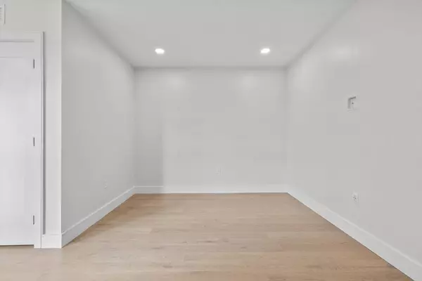 Boston, MA 02128,301 Border Street #606