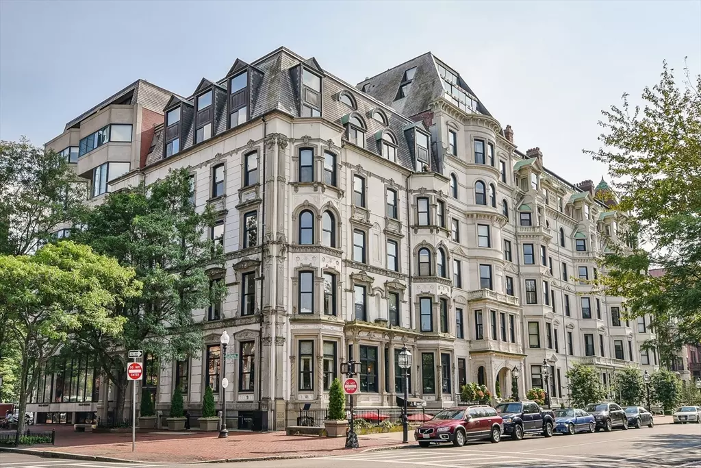 Boston, MA 02116,160 Commonwealth Ave #3A
