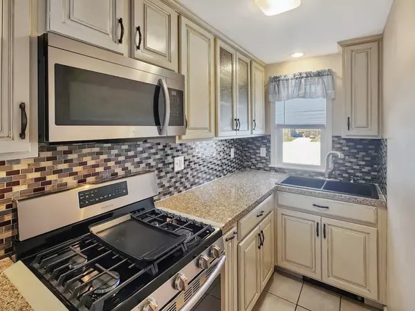 New Bedford, MA 02745,15 Cox St