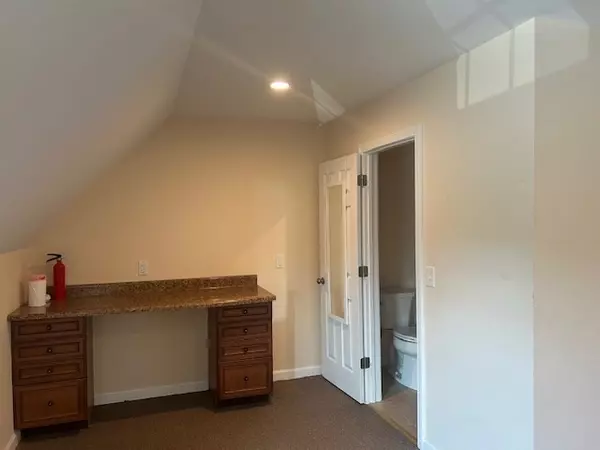 Dracut, MA 01826,1393 Lakeview Avenue #2B