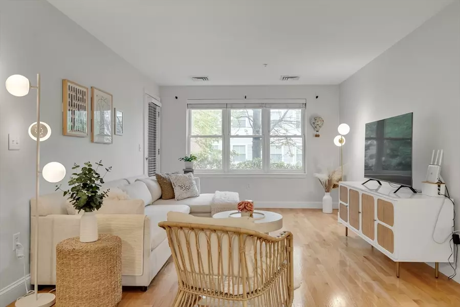 318 Rindge Ave #103, Cambridge, MA 02140