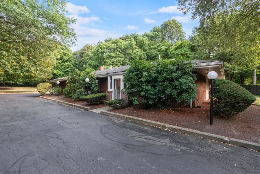 18 Chestnut Pl #18, Brookline, MA 02445
