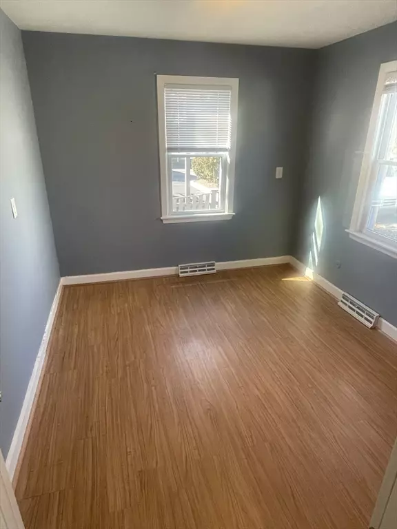 Hingham, MA 02043,11 Leavitt Street