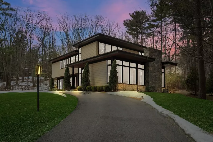 11 Winthrop Cir, Weston, MA 02493