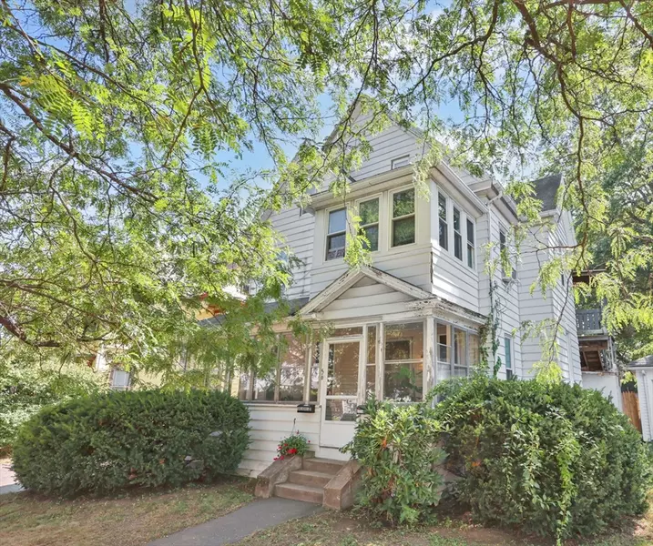 56 Laurel St, Holyoke, MA 01040