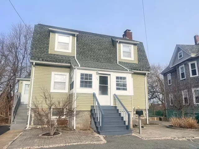 26 Lawrence St, Quincy, MA 02169