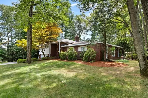 Lynnfield, MA 01940,25 Chatham Way