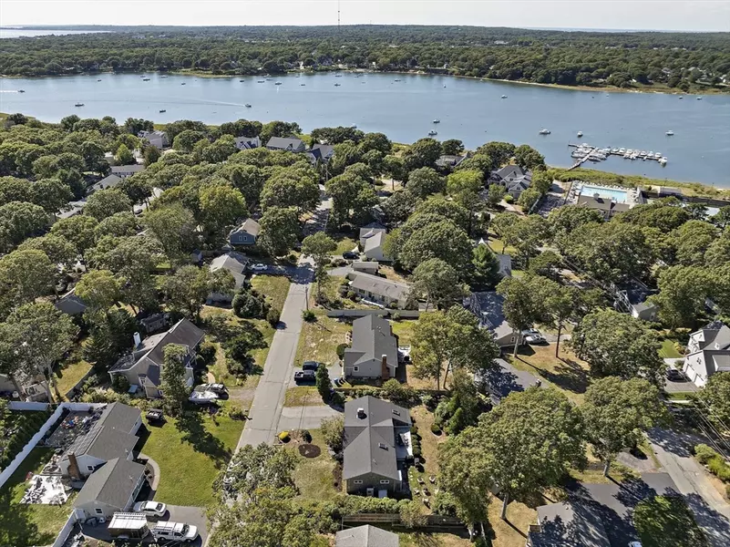 26 Sanddollar Cir, Falmouth, MA 02536