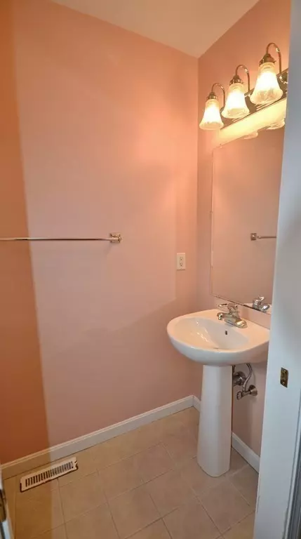 Waltham, MA 02453,47 Alder St #9