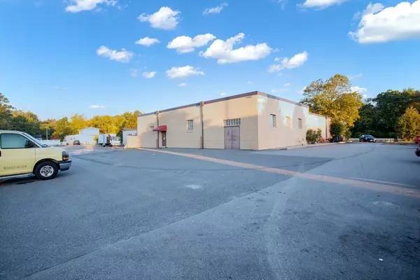 Dartmouth, MA 02747,439 State Rd