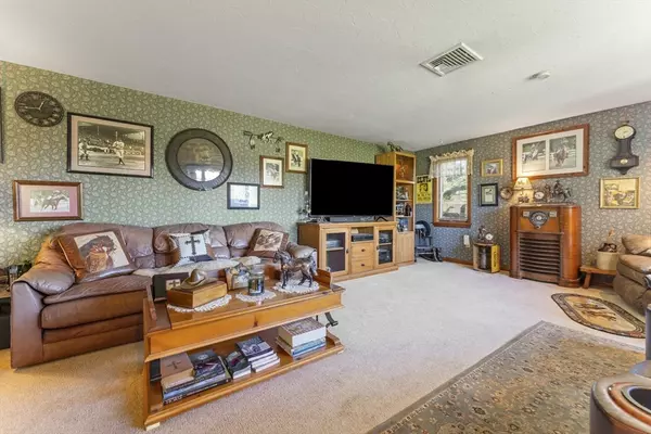 Southbridge, MA 01550,467 Durfee St
