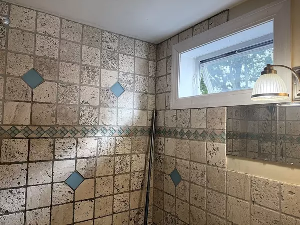 Boston, MA 02135,14 Duval St #3