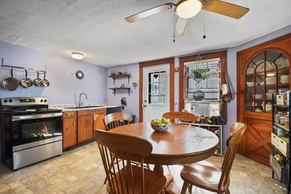 Orange, MA 01364,35 W River St