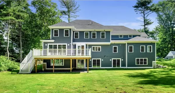 Hingham, MA 02043,4 Kerry Lane