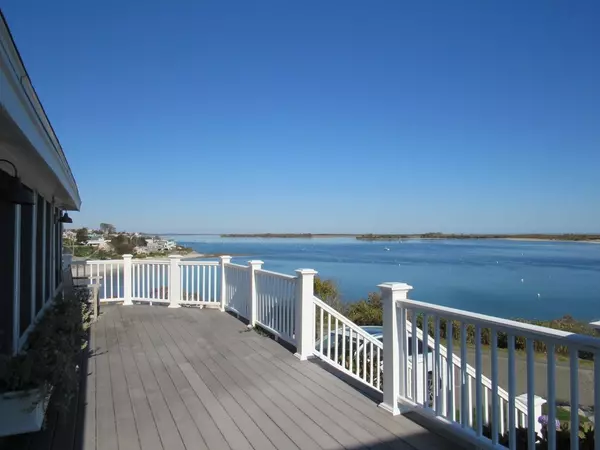 Ipswich, MA 01938,4 Cliff Road #-
