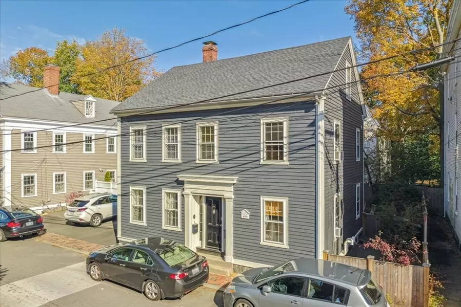 12 Howard St, Salem, MA 01970