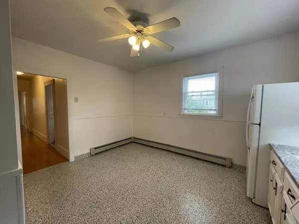 Newton, MA 02460,36-38 Lowell Ave #2