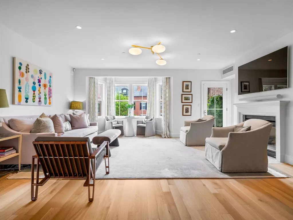 Boston, MA 02118,296 Shawmut Ave #PH