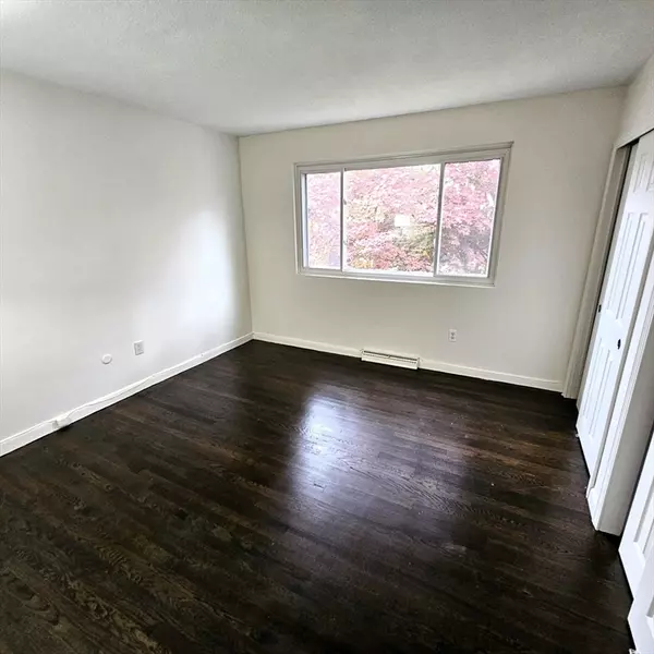 Newton, MA 02468,19 Kippy Drive #19