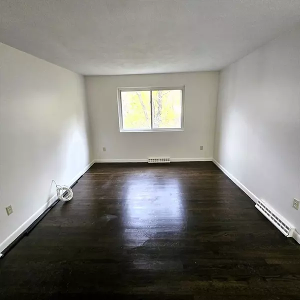 Newton, MA 02468,19 Kippy Drive #19