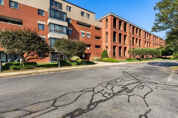 Taunton, MA 02718,96 Old Colony Ave #153