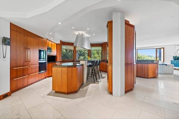 Brookline, MA 02445,55 Leicester St