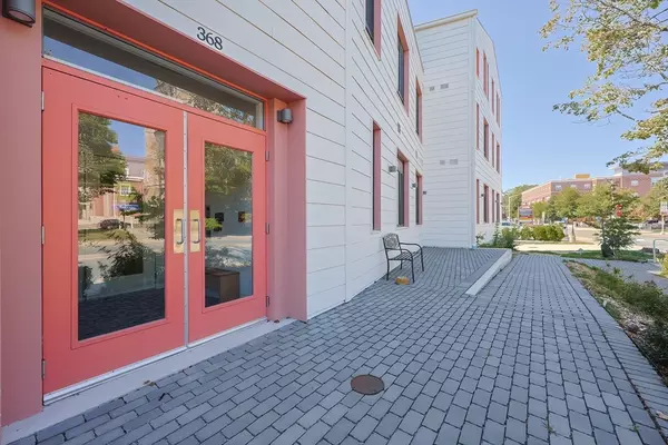 Malden, MA 02148,368 Pleasant St #204