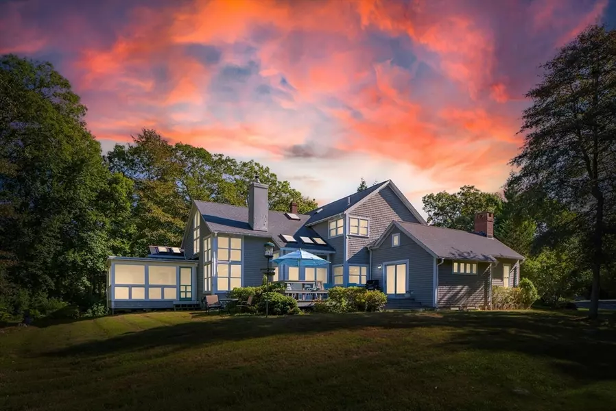 24 Eagle Dr, Dartmouth, MA 02714