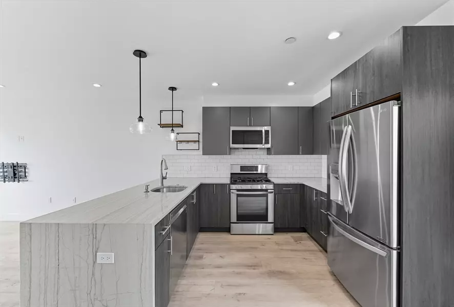 27 Carter St #2, Everett, MA 02149