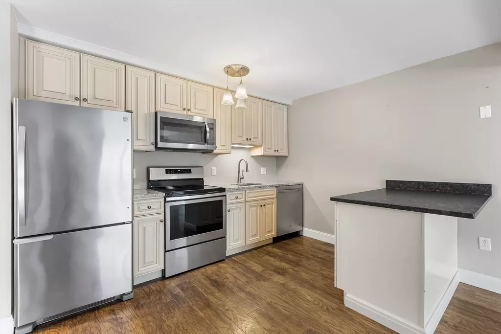 Somerville, MA 02145,10 Roberts St #14