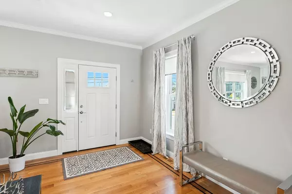 Wakefield, MA 01880,706 Main St #A