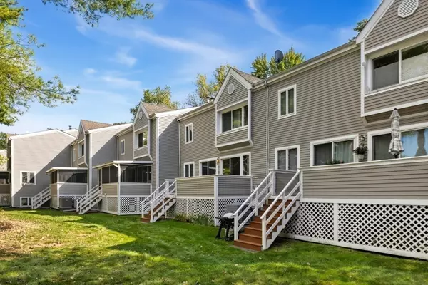 Peabody, MA 01960,402 Pine Brook Drive #402