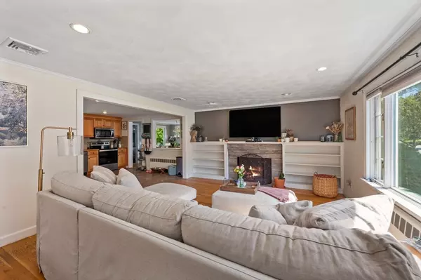 Wakefield, MA 01880,37 Hillcrest Rd