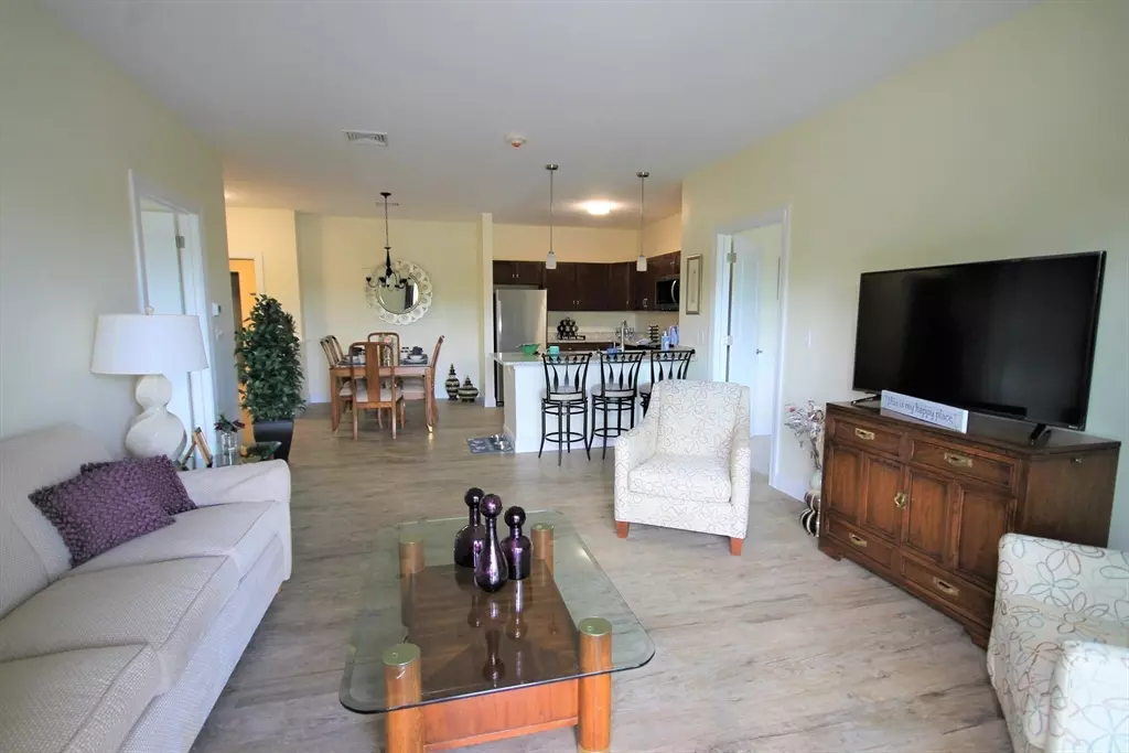 Merrimac, MA 01860,2 Regency Village Way #104