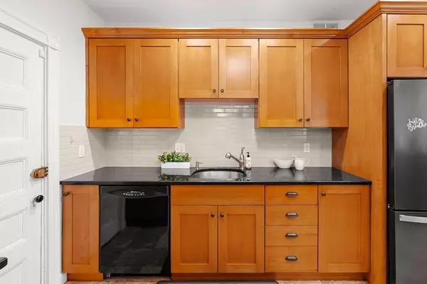 Brookline, MA 02446,17 Park Vale #3