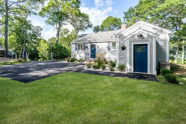 39 Lakewood Dr, Barnstable, MA 02632