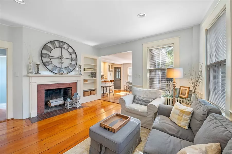 29 Front St #2, Marblehead, MA 01945