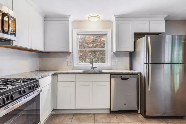 Agawam, MA 01001,15 Ellington St