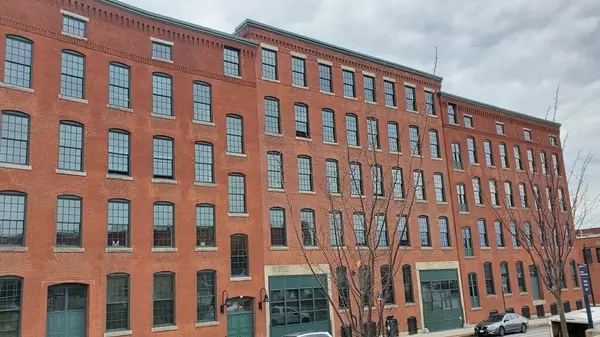 Worcester, MA 01604,48 Water Street #403