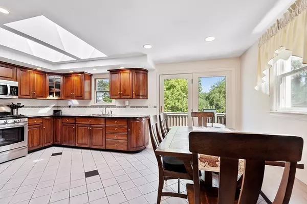 Gloucester, MA 01930,4 Hillside Rd