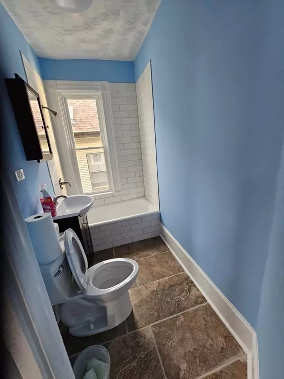 New Bedford, MA 02740,940 Counttry St #1