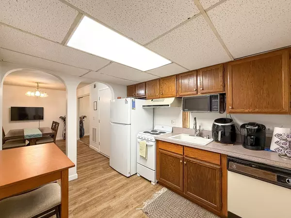 Milford, MA 01757,10 Shadowbrook Ln #24