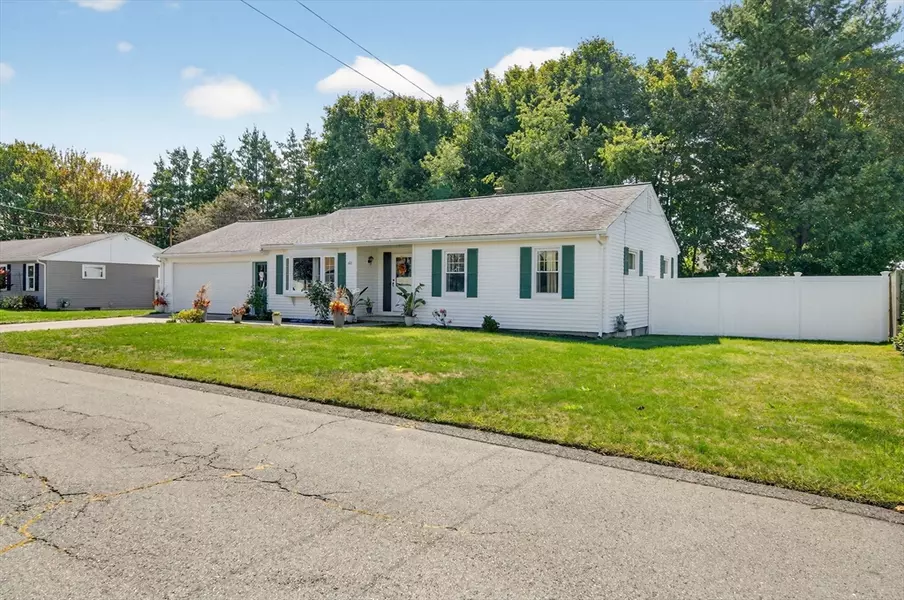 601 Eastview Ave, Somerset, MA 02726