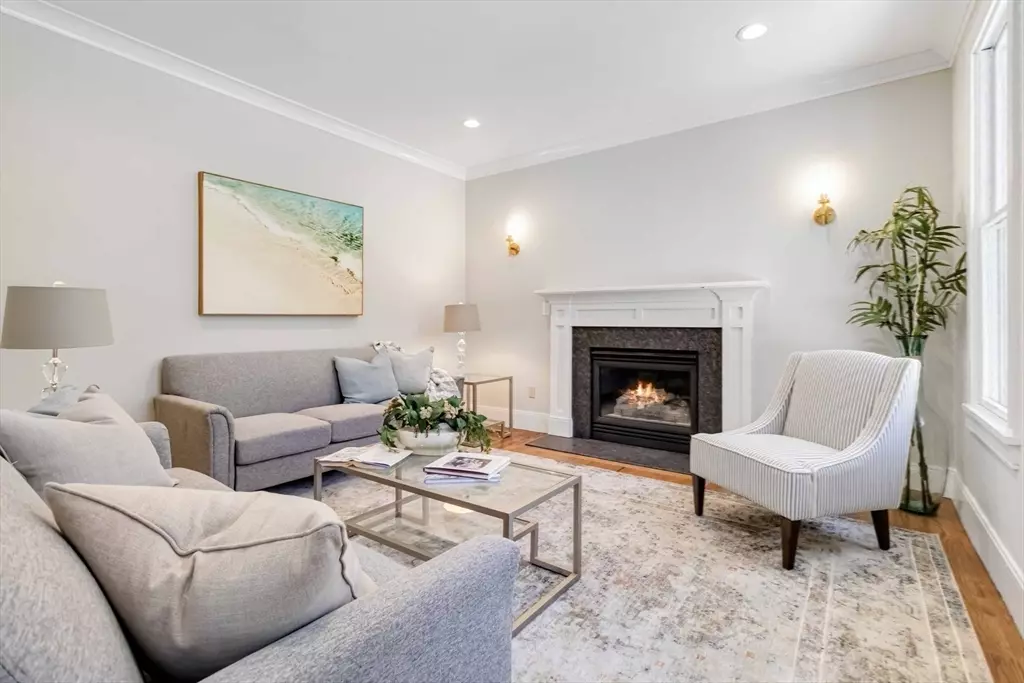Newton, MA 02459,3 Cedar St