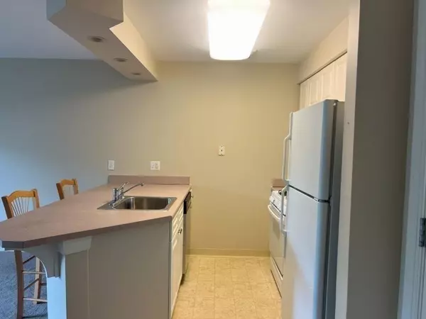 Braintree, MA 02184,501 Commerce Drive #4-206